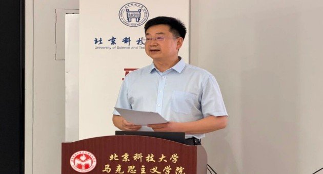 大会在庄严的国歌声中开幕