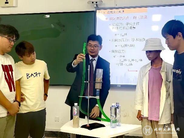 2006年5月博士毕业于同济大学