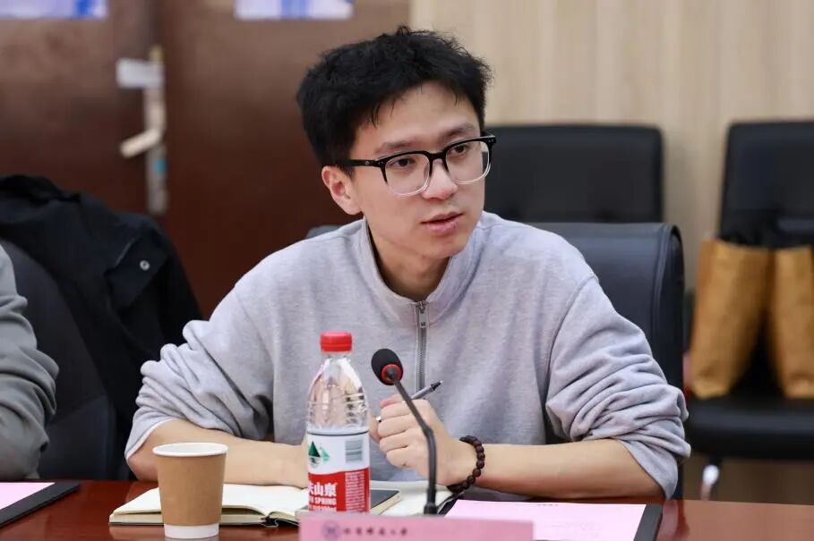 扬旗领航筑青春